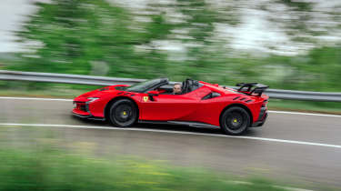Ferrari SF90 XX Spider – side